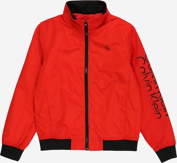 Calvin Klein JeansPrijelazna jakna - crvena boja: prednji dio