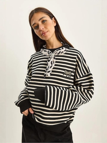 Felpa di Bianco Lucci in nero