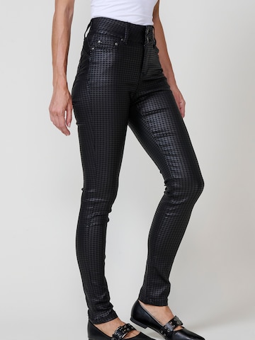 KOROSHI Skinny Fit Панталон в черно: отпред