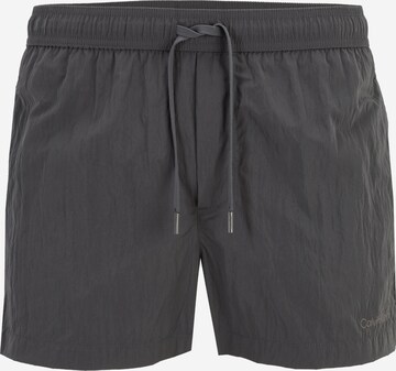 Regular Shorts de bain Calvin Klein Swimwear en gris : devant