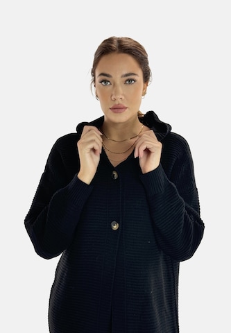 Elara Strickmantel in Schwarz