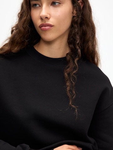 Pull&Bear Sweatshirt in Schwarz