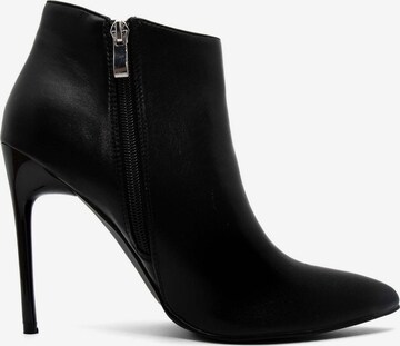 CRISTIN Ankle Boots in Black