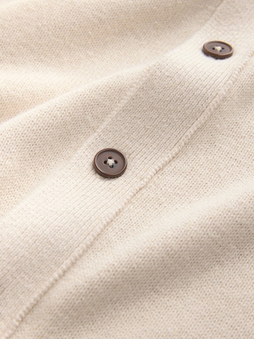 Next Neuletakki värissä beige