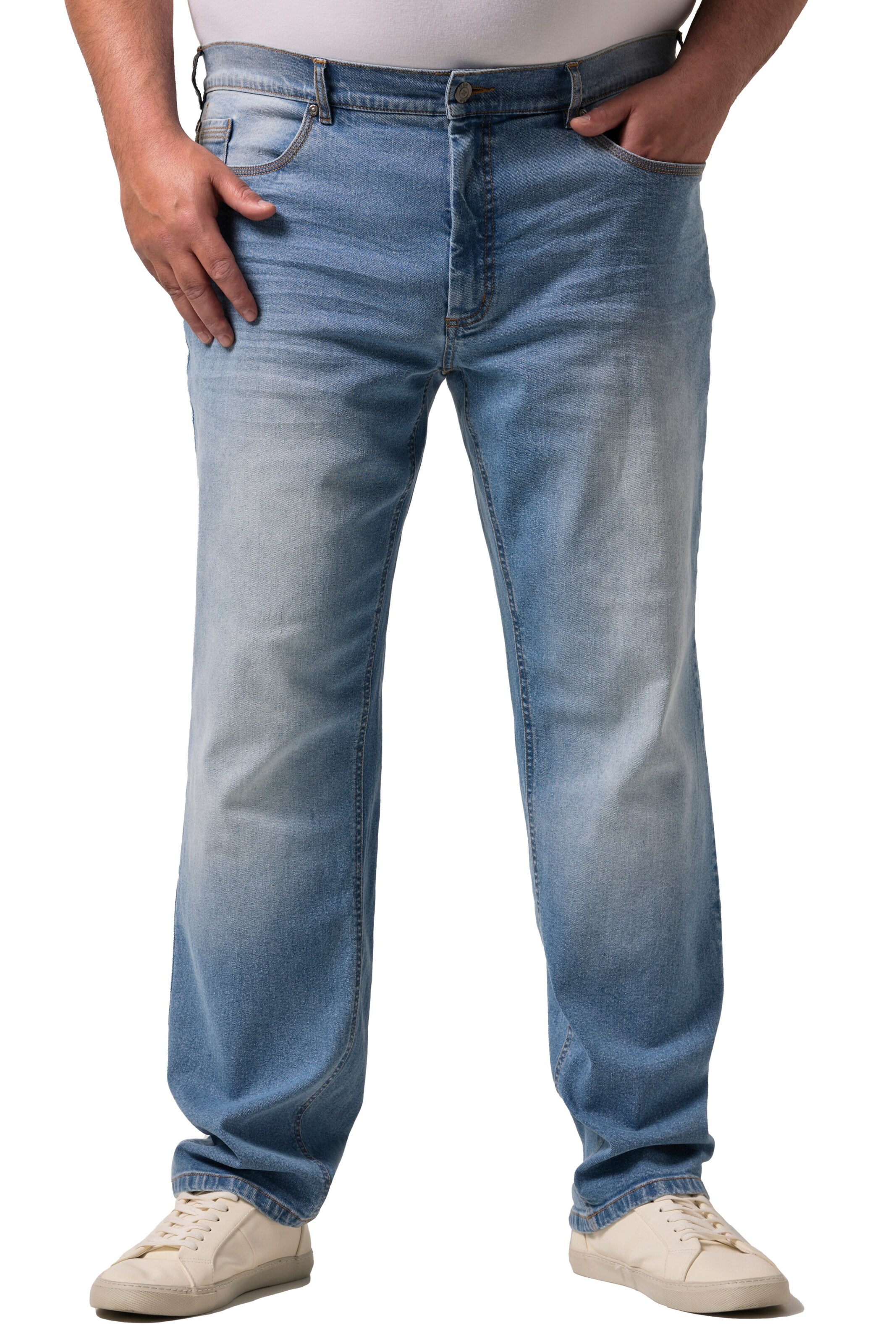 Men Plus Tapered Jeans in Blue: front