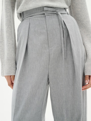 InWear Voľný strih Plisované nohavice 'YanIW' - Sivá