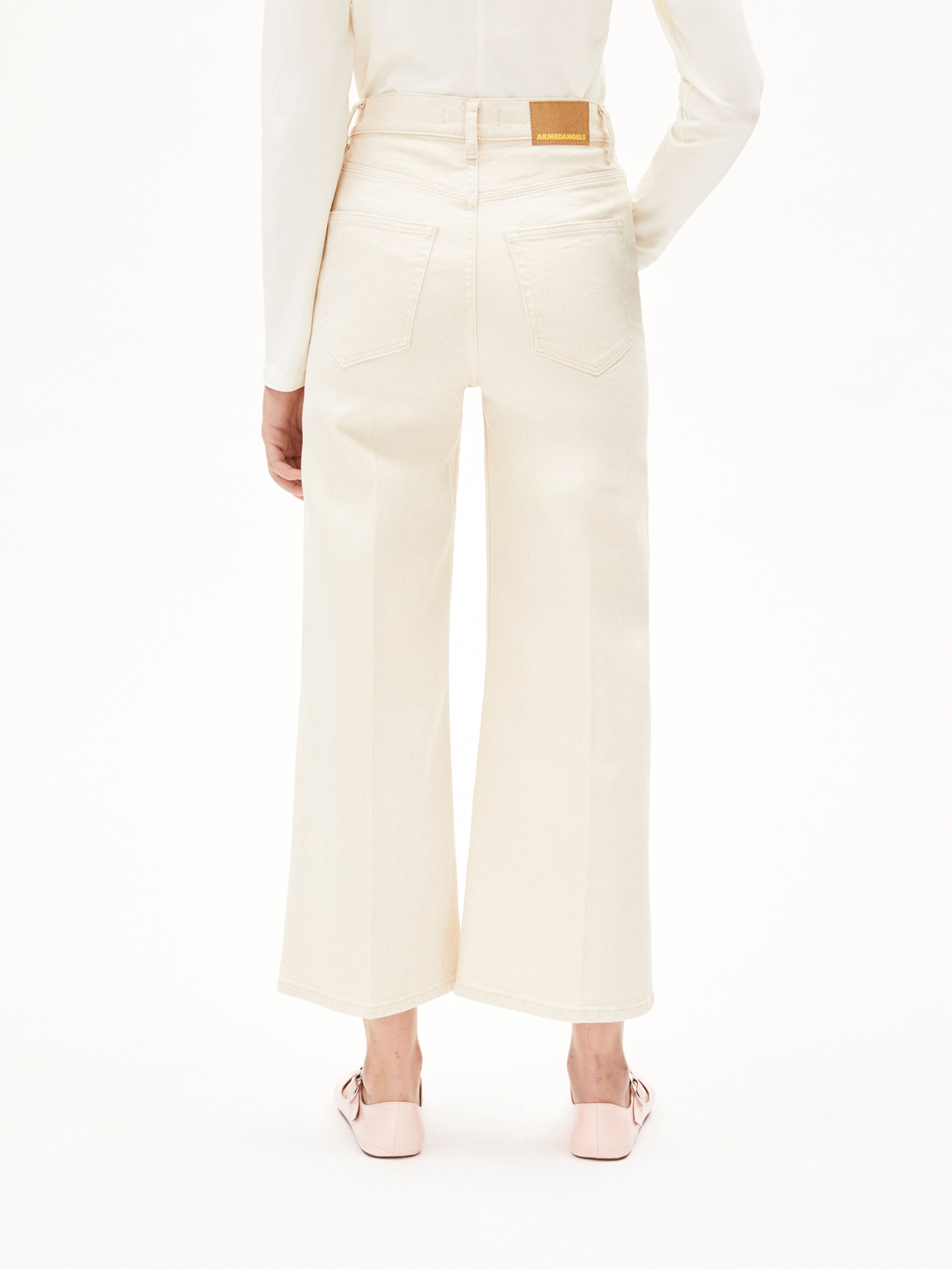 ARMEDANGELS Bootcut Džíny 'MURLIAA' – bílá: přední strana