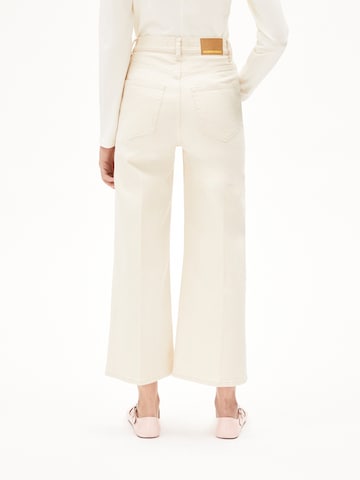 ARMEDANGELS Буткат Джинсы 'MURLIAA' в Белый: спереди