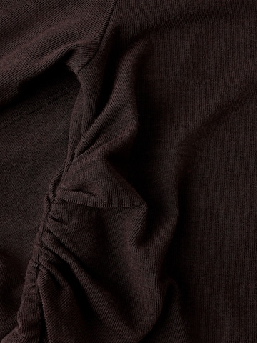 NAME IT - Camiseta en marrón