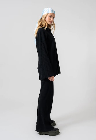 OH APRIL Flared Trousers 'Lyle' in Black