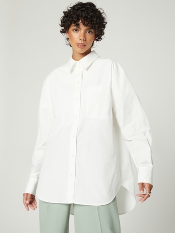 A LOT LESS Blouse 'Sissy' in White: front