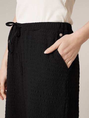 Deeluxe Loosefit Hose‌‌‌ in Schwarz