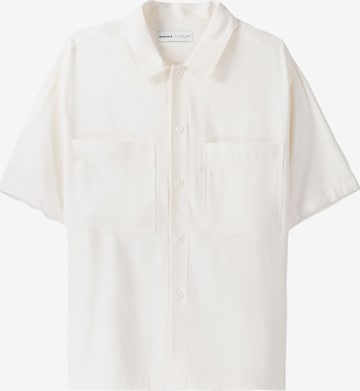 Fit confort Chemise Bershka en blanc : devant