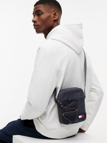 Tommy Jeans Axelremsväska 'REPORTER' i svart