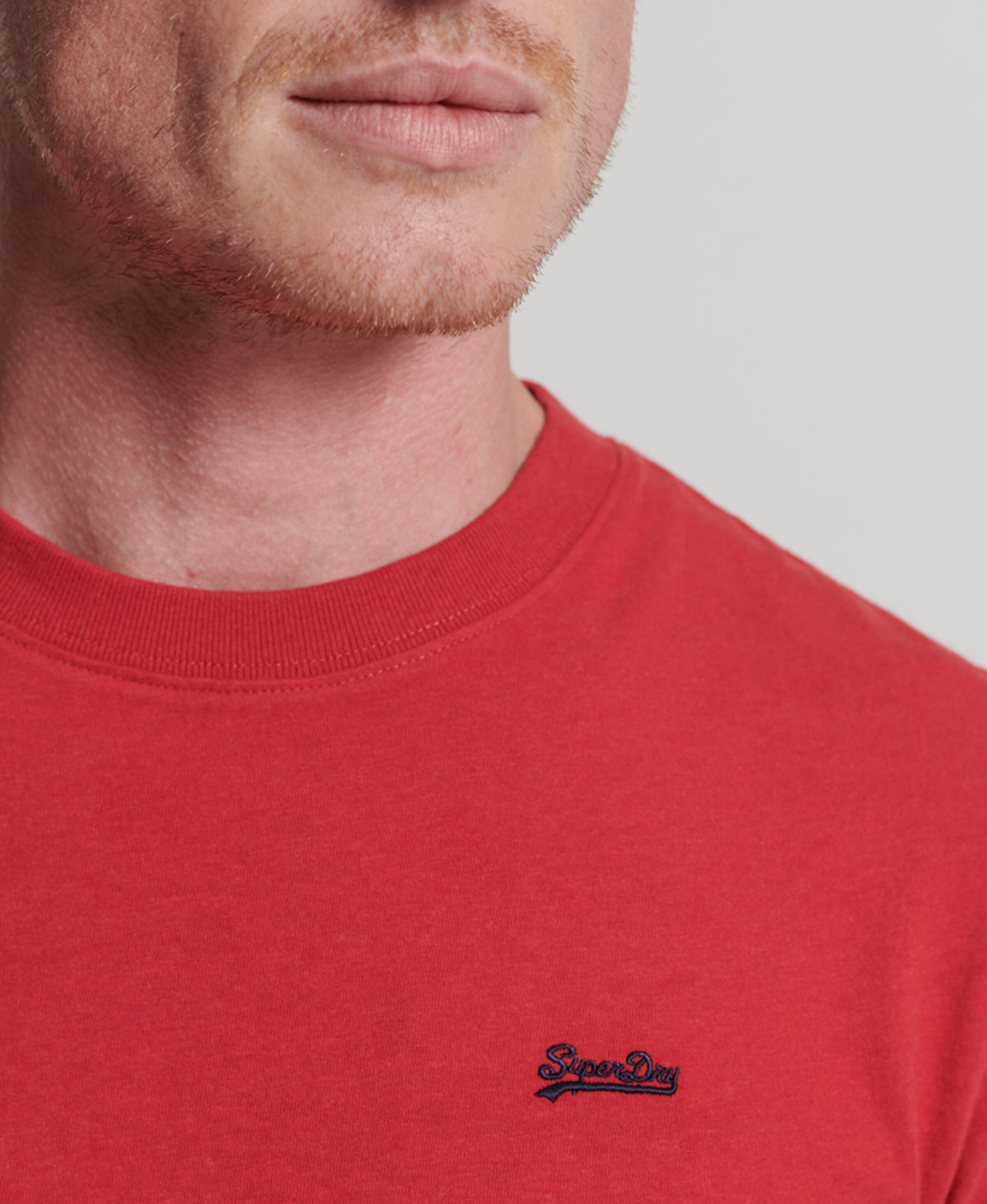 Männer Shirts Superdry SUPERDRY Mikrostrukturiertes T-Shirt aus Bio-Baumwolle mit Stickerei in Dunkelrot - WR93277 Männer Shirts Superdry SUPERDRY Mikrostrukturiertes T-Shirt aus Bio-Baumwolle mit Stickerei in Dunkelrot - WR93277