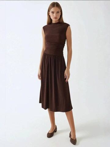 Hiccup Dress 'Midi' in Brown