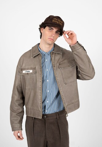 Prohibited Pet 'Late Club' in Bruin