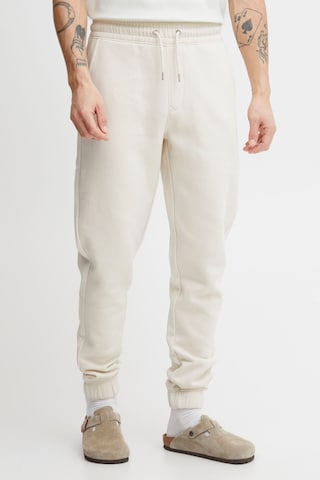 11 Project Regular Broek in Beige: voorkant