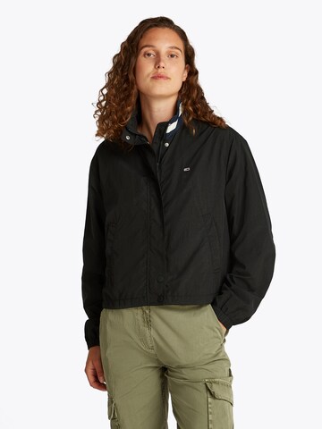 Tommy Jeans Átmeneti dzseki 'Essential' - fekete: elől