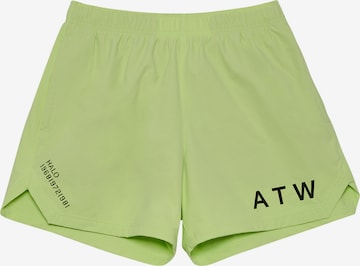 HALO Shorts in Grün: Vorderseite