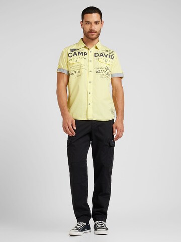 CAMP DAVID - Ajuste regular Camisa en verde