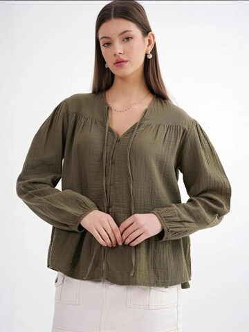 MixRay - Blusa em verde: frente
