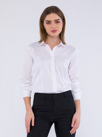 Basics and More Blouse ' Abby ' in Wit: voorkant
