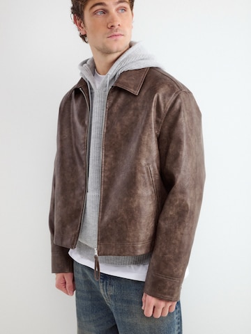 BALMOHK Välikausitakki värissä ruskea