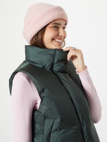 LEVI'S ® Γιλέκο 'Pillow Bubble Vest' σε πράσινο