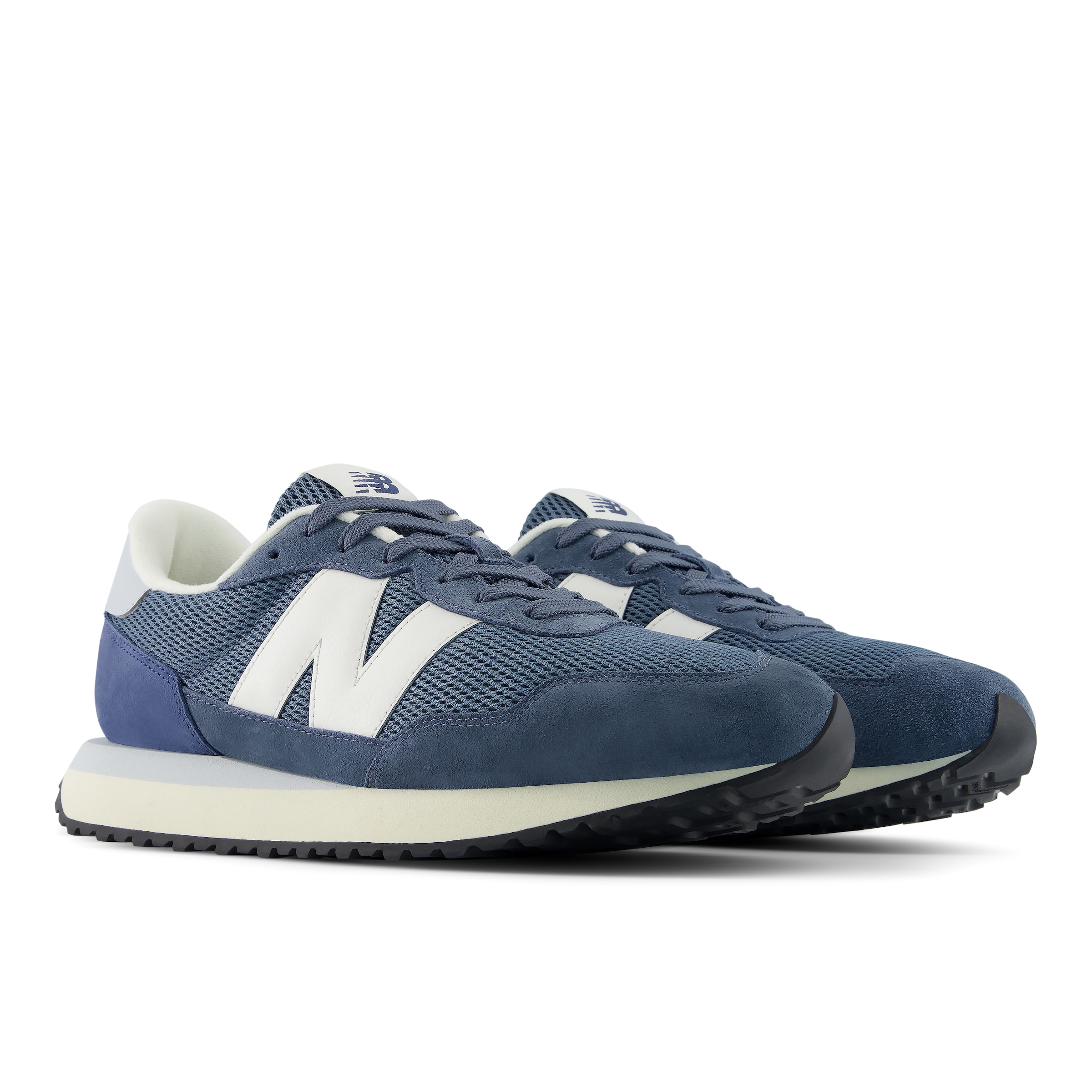new balance Sneakers in Blue