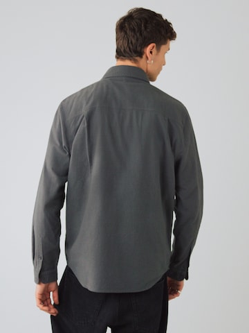 Maglietta di Honest Basics in grigio