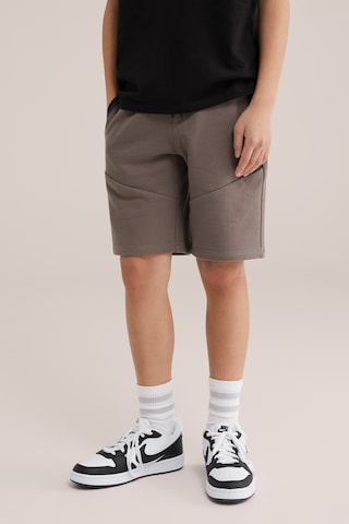 WE Fashion Regular Pants in Grey: front