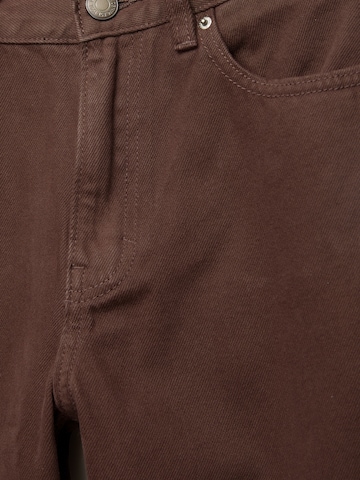 Pull&Bear Tapered Jeans i brun