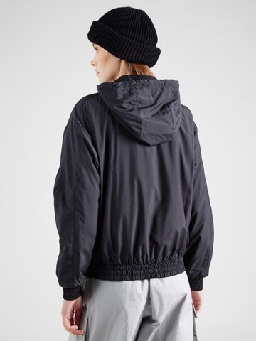 Nike Sportswear Jacke 'Classic' in Schwarz