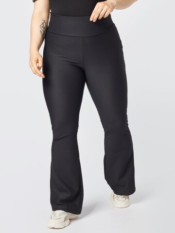 Urban Classics Bootcut Leggings in Zwart: voorkant