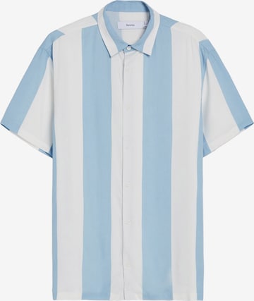 Bershka Regular fit Button Up Shirt in Blue: front