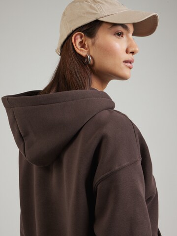 Felpa di Gina Tricot in marrone