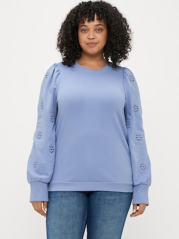 ONLY Carmakoma - Sudadera 'CARFemme' en azul: frente