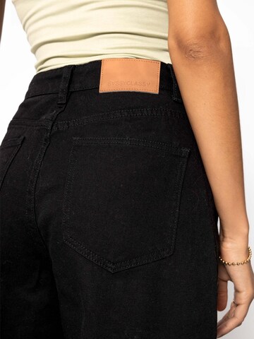 SASSYCLASSY Loosefit Jeans i svart