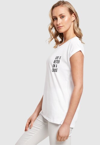 Merchcode Shirt 'Life Is Better' in Wit