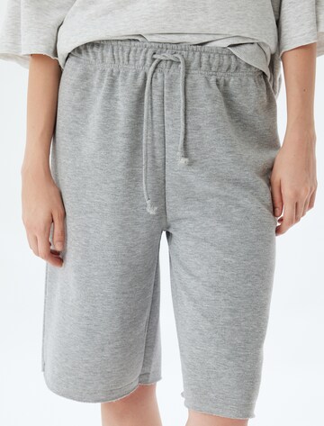 Koton Loosefit Shorts in Grau