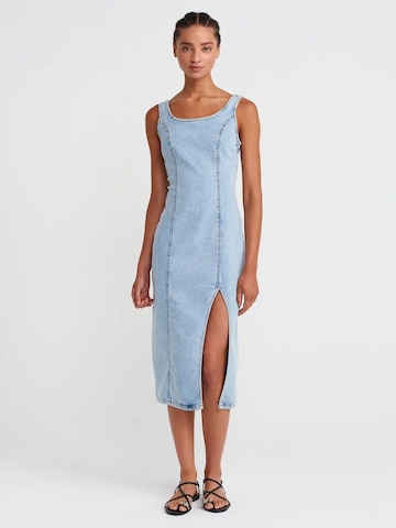 Dilvin - Vestido em azul: frente