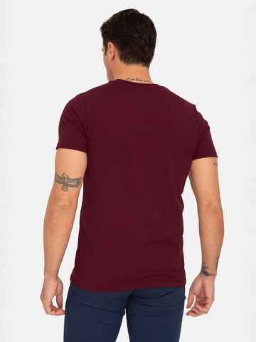 Jacey Quinn - Camisa em vermelho