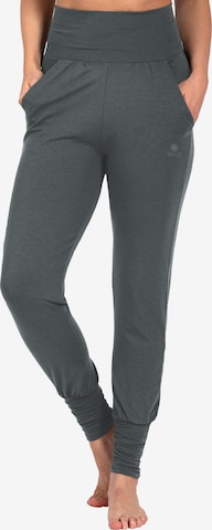 Magadi Sporthose 'Paula' in Grün: Vorderseite