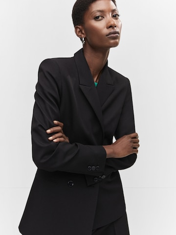 Blazer 'Greta' di MANGO in nero