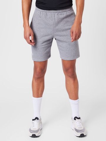 Regular Pantalon de sport UNDER ARMOUR en gris : devant