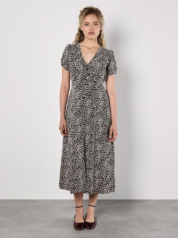 Robe ' ' Apricot en marron : devant