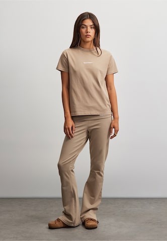 T-shirt 'Lamia' Pegador en beige