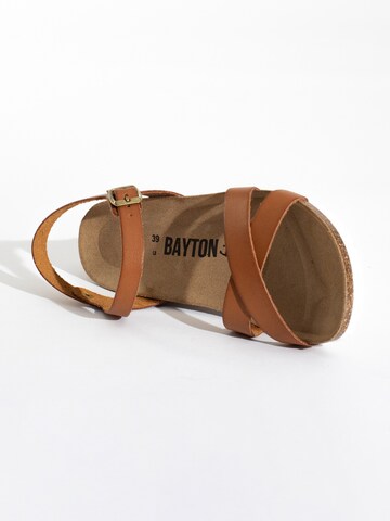 Bayton Sandalen met riem 'Canberra' in Bruin