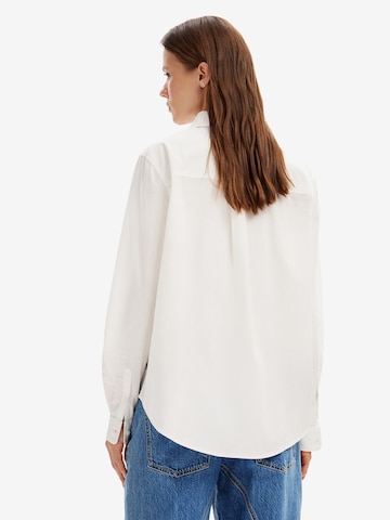 Desigual - Blusa en blanco